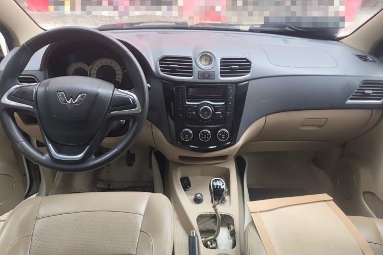 Used Wuling Hongguang 2014 1.5L S Comfort Model Center Console