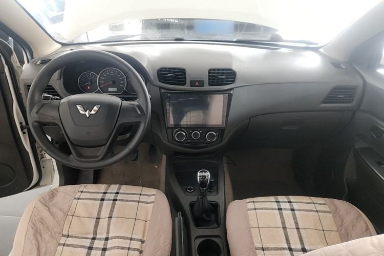 Used Wuling Hongguang 2014 1.5L S Standard Version Center Console