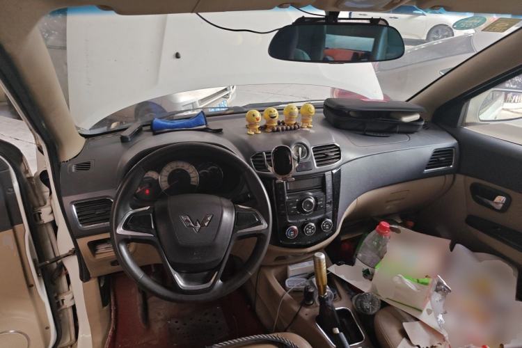 Used Wuling Hongguang 2014 1.2L S Comfort Model China IV Center Console