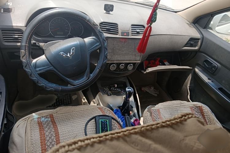 Used Wuling Hongguang 2014 1.5L S Standard Version Center Console