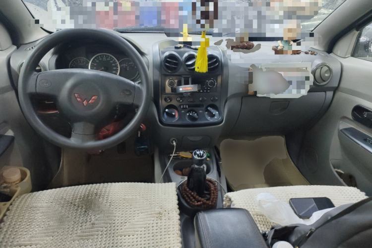 Used Wuling Hongguang 2014 1.2L Base Model China IV Center Console