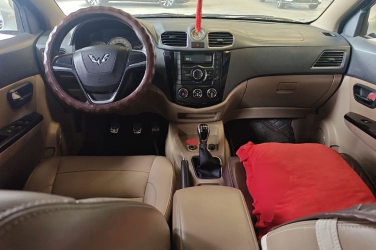 Used Wuling Hongguang 2014 1.5L S Comfort Model Center Console