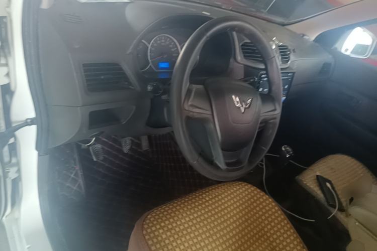 Used Wuling Hongguang 2014 1.5L S Standard Version Center Console