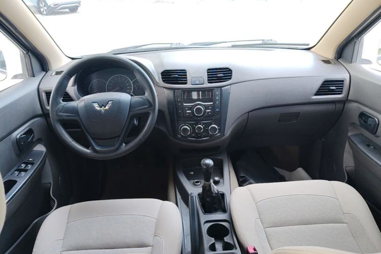 Used Wuling Hongguang 2014 1.5L S Standard Version Center Console