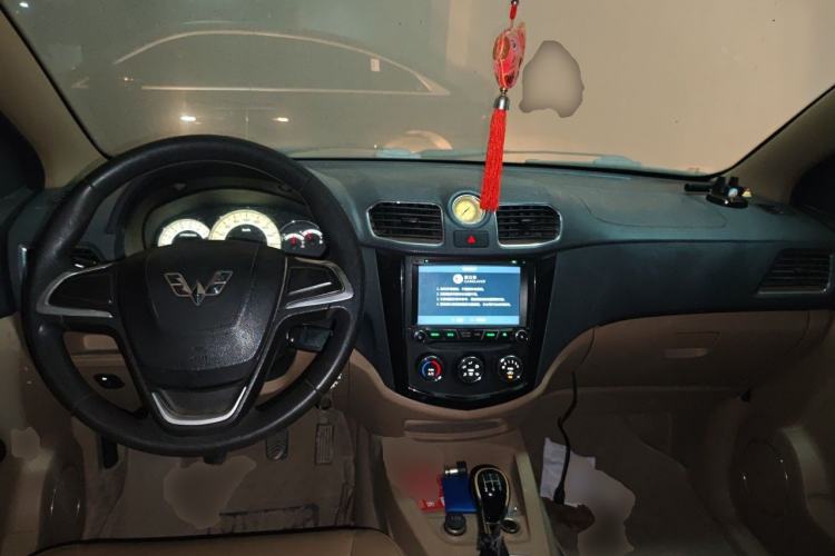 Used Wuling Hongguang 2014 1.2L S Comfort Model China IV Center Console