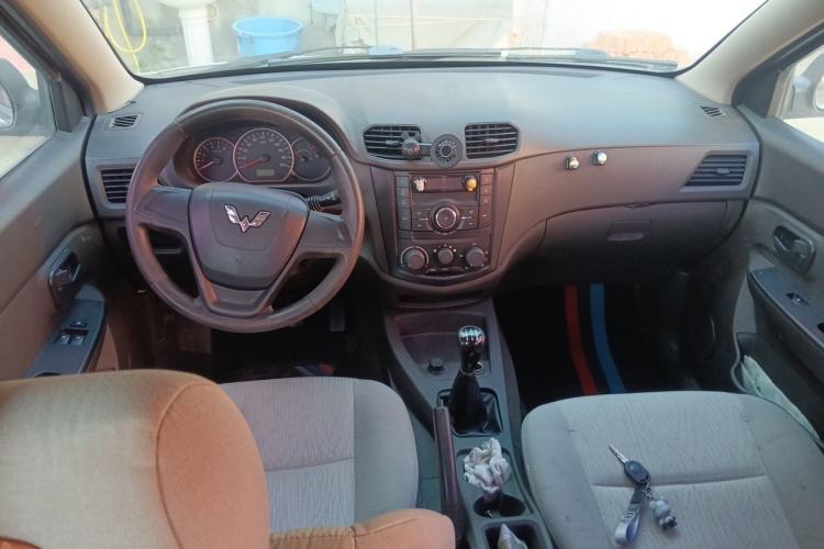 Used Wuling Hongguang 2014 1.5L Base Version Center Console