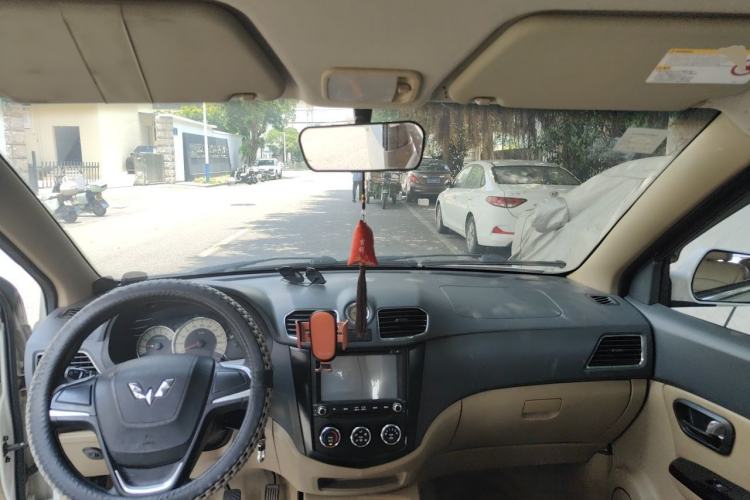 Used Wuling Hongguang 2014 1.5L S Comfort Model Center Console