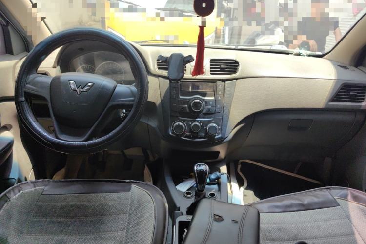 Used Wuling Hongguang 2014 1.5L S Standard Version Center Console