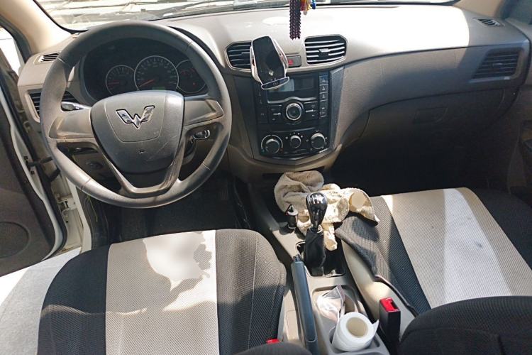 Used Wuling Hongguang 2014 1.5L Base Version Center Console