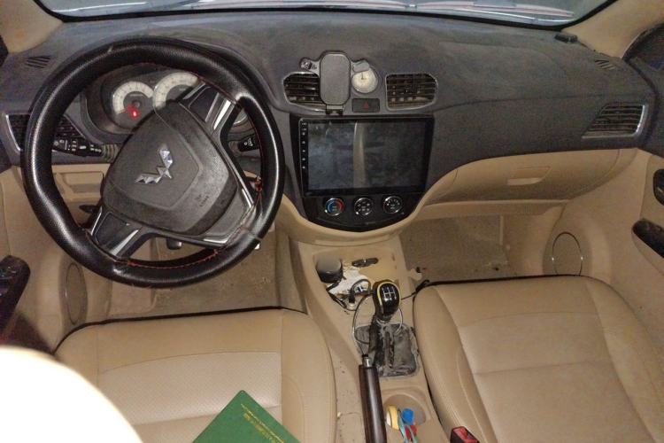 Used Wuling Hongguang 2014 1.2L S Comfort Model China IV Center Console