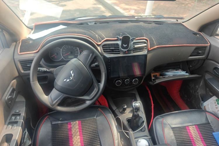 Used Wuling Hongguang 2014 1.5L S Standard Version Center Console