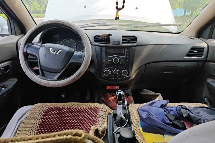 Used Wuling Hongguang 2014 1.2L S Standard Version China IV Standard Center Console