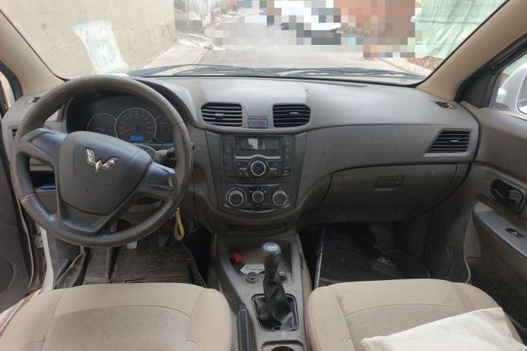 Used Wuling Hongguang 2014 1.5L S Standard Version Center Console