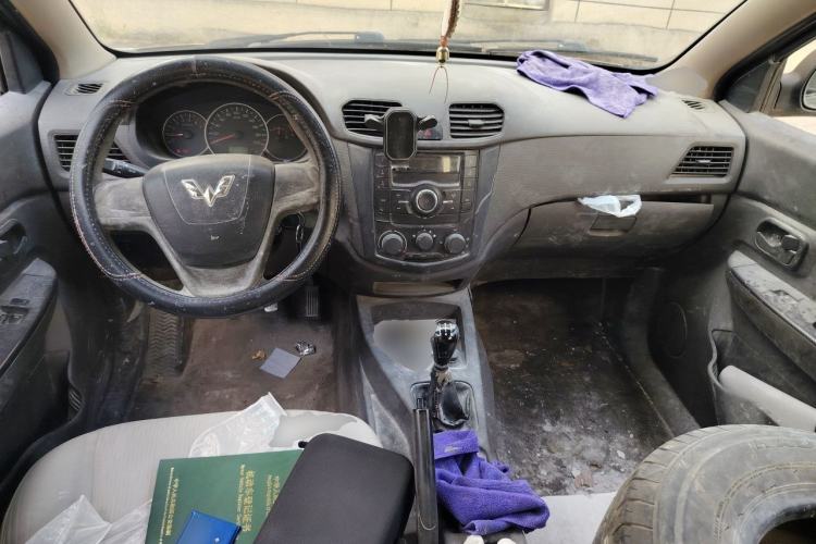 Used Wuling Hongguang 2014 1.5L Base Version Center Console