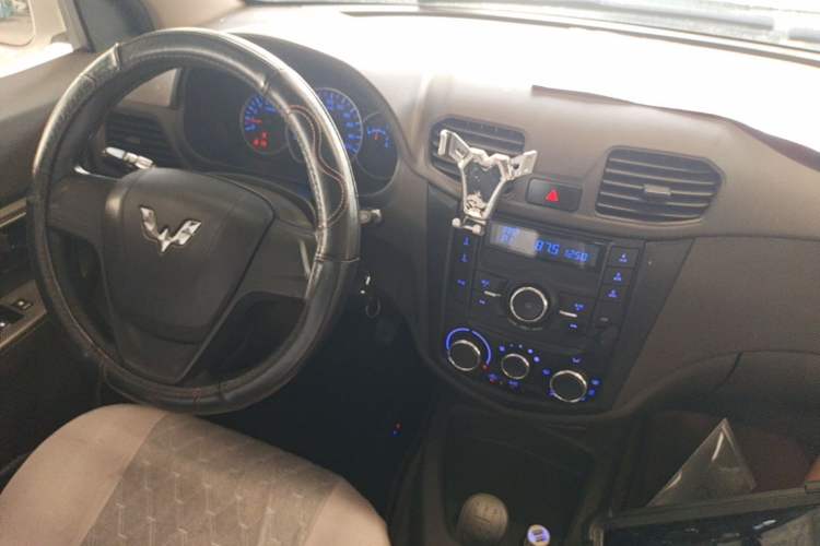 Used Wuling Hongguang 2014 1.5L S Standard Version Center Console