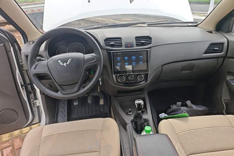 Used Wuling Hongguang 2014 1.5L S Standard Version Center Console