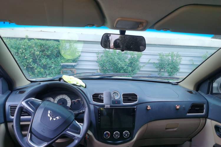 Used Wuling Hongguang 2014 1.5L S Comfort Model Center Console