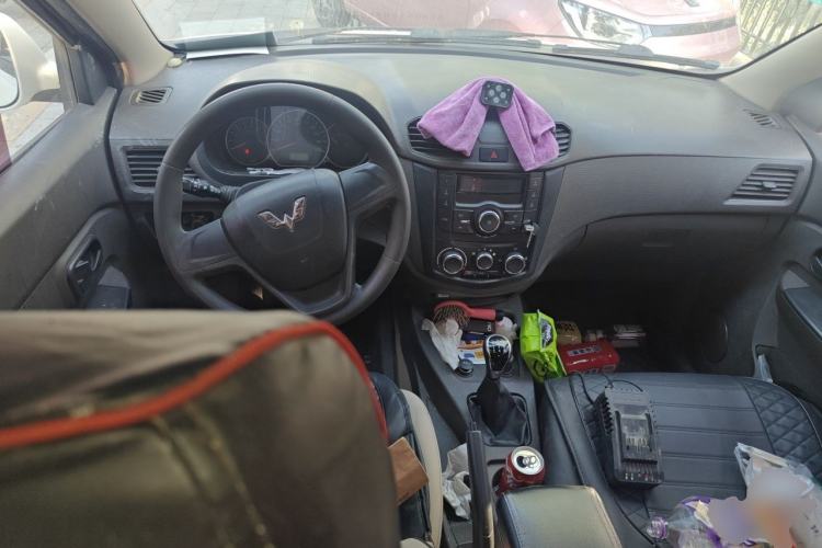 Used Wuling Hongguang 2014 1.5L S Standard Version Center Console