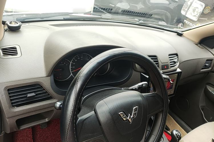 Used Wuling Hongguang 2014 1.5L S Standard Version Center Console