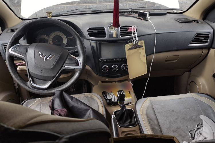 Used Wuling Hongguang 2014 1.5L S Standard Version Center Console