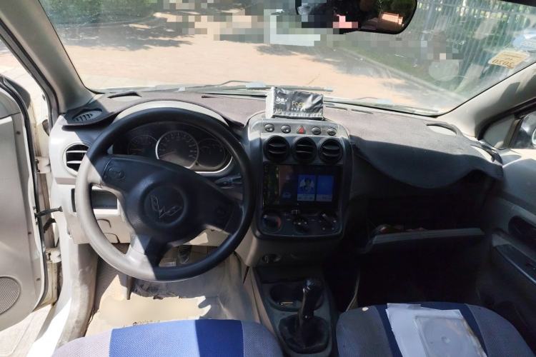 Used Wuling Hongguang 2014 1.2L Base Model China IV Center Console