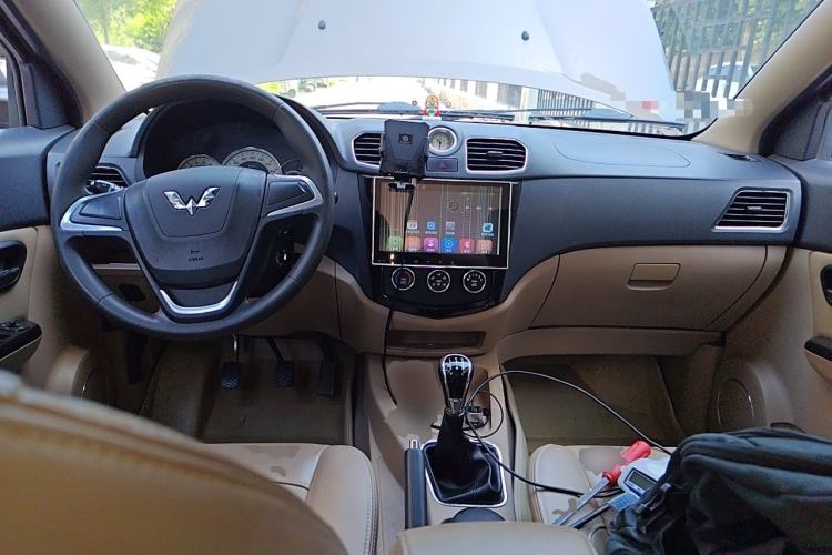 Used Wuling Hongguang 2014 1.5L S Comfort Model Center Console