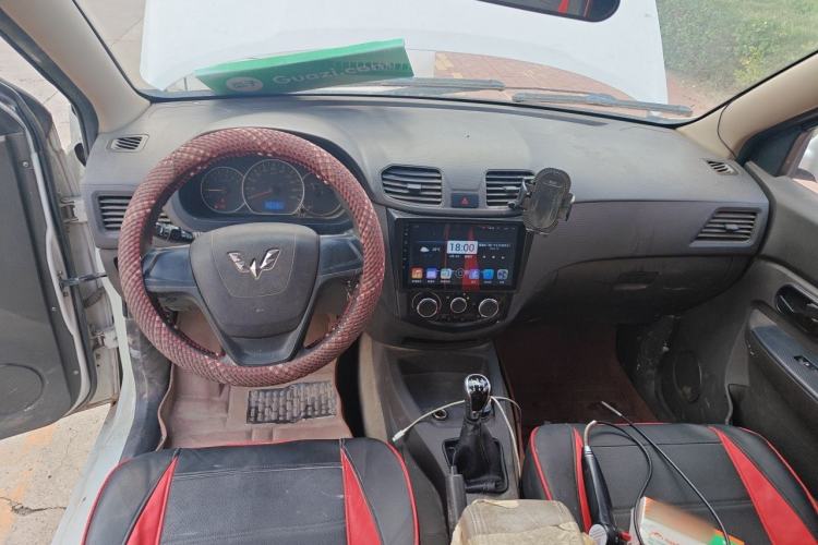Used Wuling Hongguang 2014 1.5L S Standard Version Center Console
