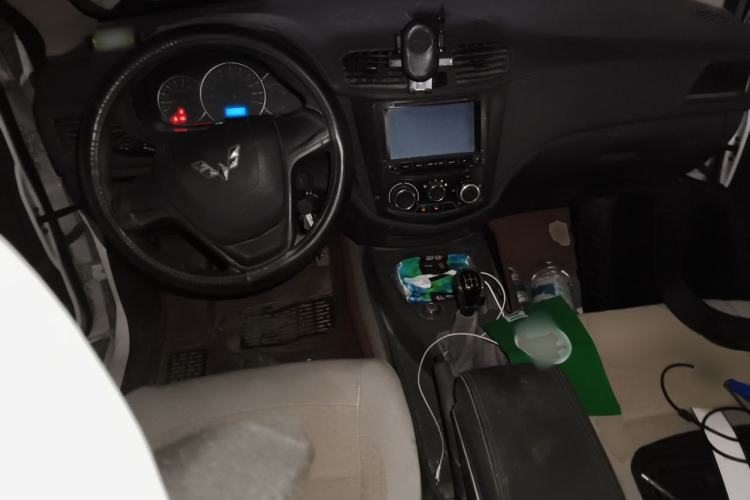 Used Wuling Hongguang 2014 1.5L S Standard Version Center Console
