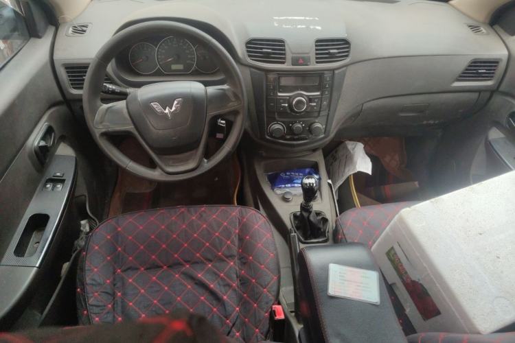 Used Wuling Hongguang 2014 1.5L Base Version Center Console