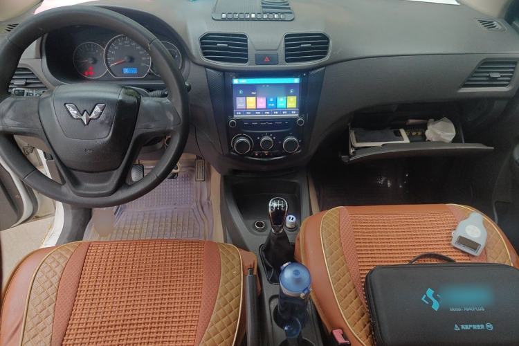 Used Wuling Hongguang 2014 1.5L S Standard Version Center Console