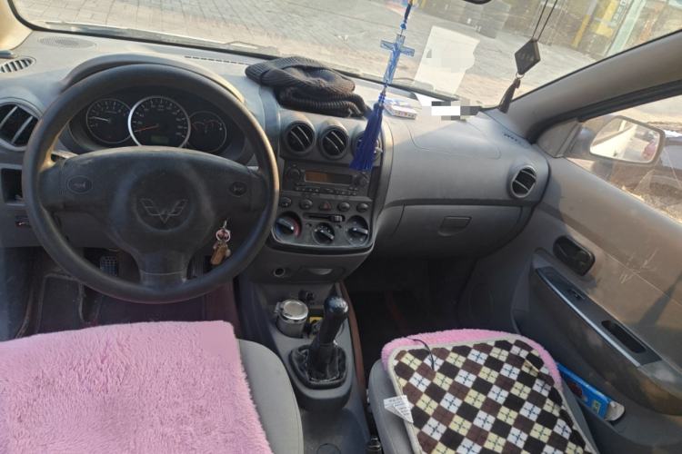 Used Wuling Hongguang 2014 1.2L Base Model China IV Center Console