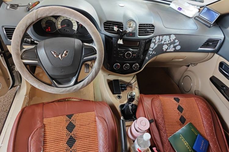 Used Wuling Hongguang 2014 1.2L S Comfort Model China IV Center Console