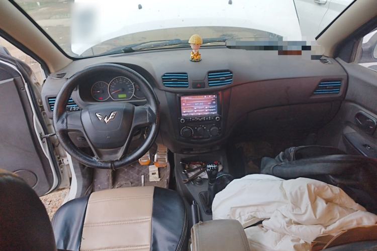 Used Wuling Hongguang 2014 1.2L Base Model China IV Center Console