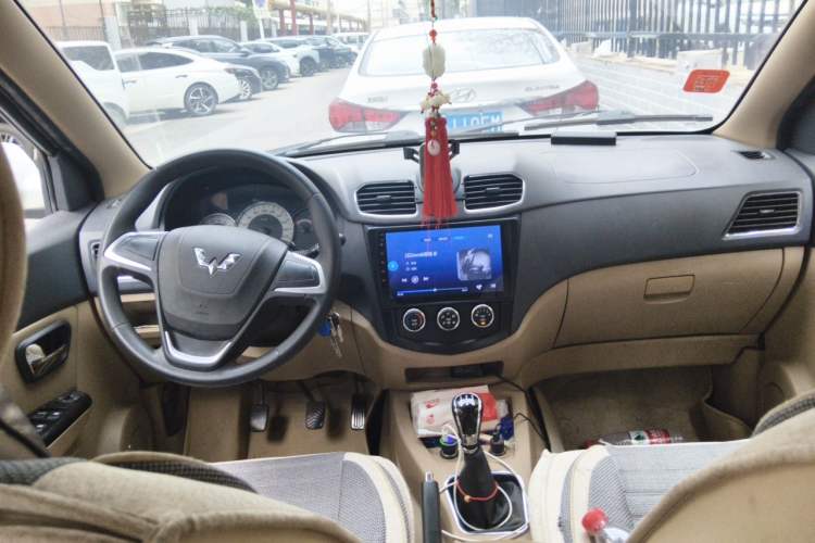 Used Wuling Hongguang 2014 1.2L S Comfort Model China IV Center Console