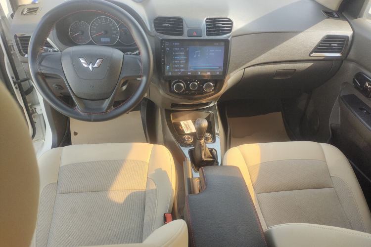 Used Wuling Hongguang 2014 1.5L S Standard Version Center Console