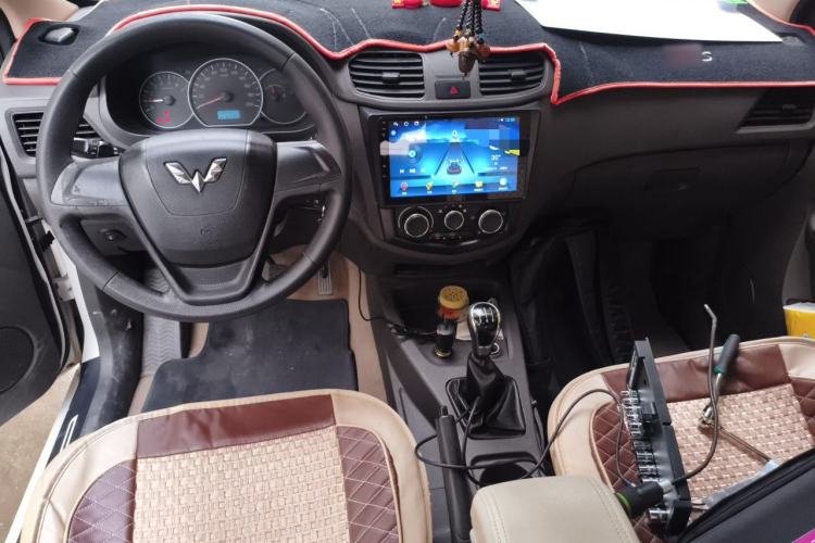 Used Wuling Hongguang 2014 1.5L S Standard Version Center Console