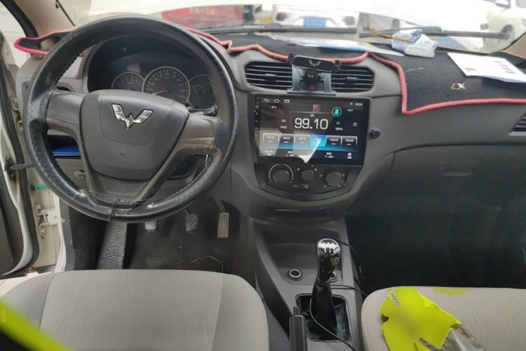 Used Wuling Hongguang 2014 1.2L Base Model China IV Center Console