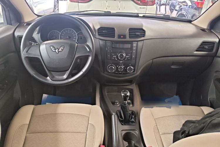 Used Wuling Hongguang 2014 1.5L S Standard Version Center Console