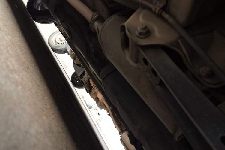 Used Wuling Hongguang 2014 1.5L S Standard Version Chassis Rear Left