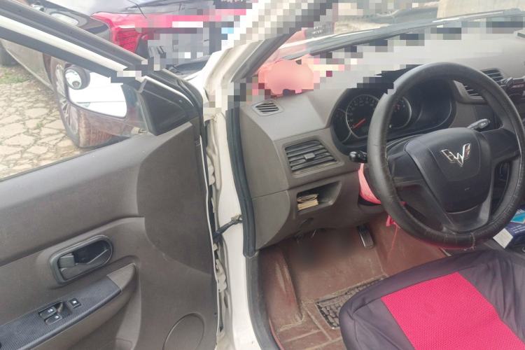 Used Wuling Hongguang 2014 1.2L Base Model China IV Driver Seat