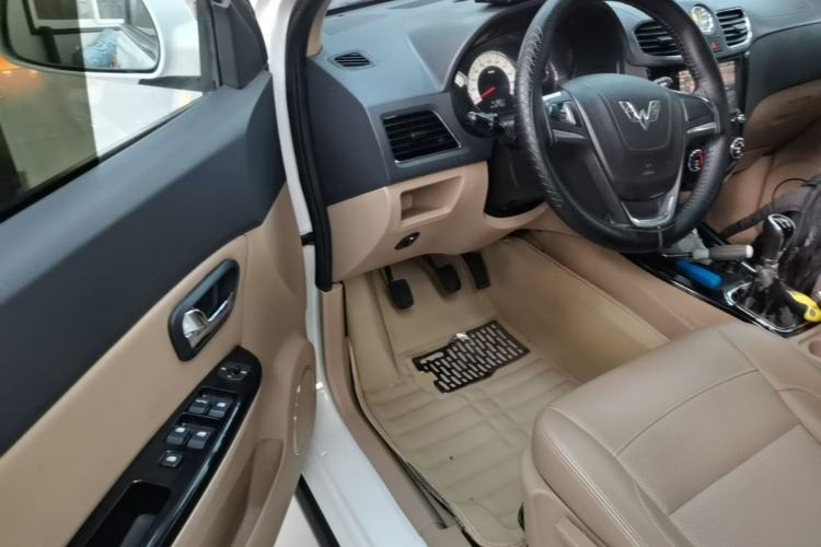 Used Wuling Hongguang 2014 1.5L S Luxury Model Driver Seat