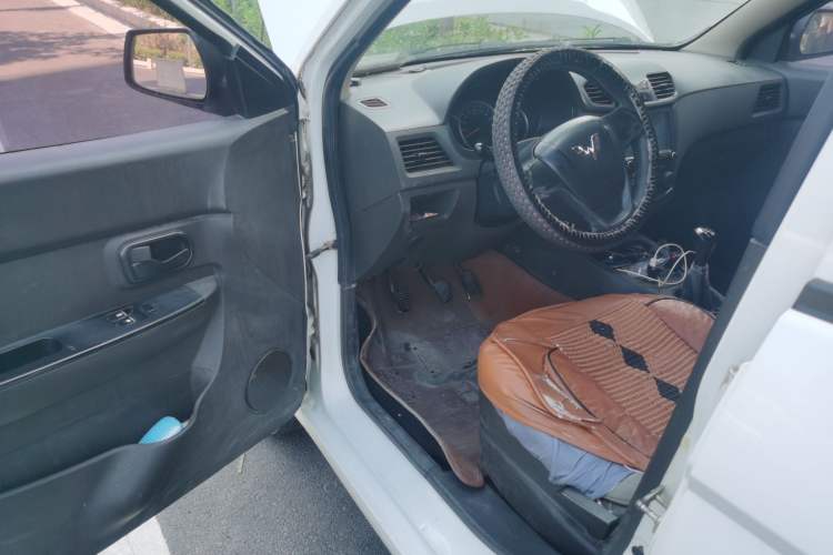 Used Wuling Hongguang 2014 1.2L Base Model China IV Driver Seat