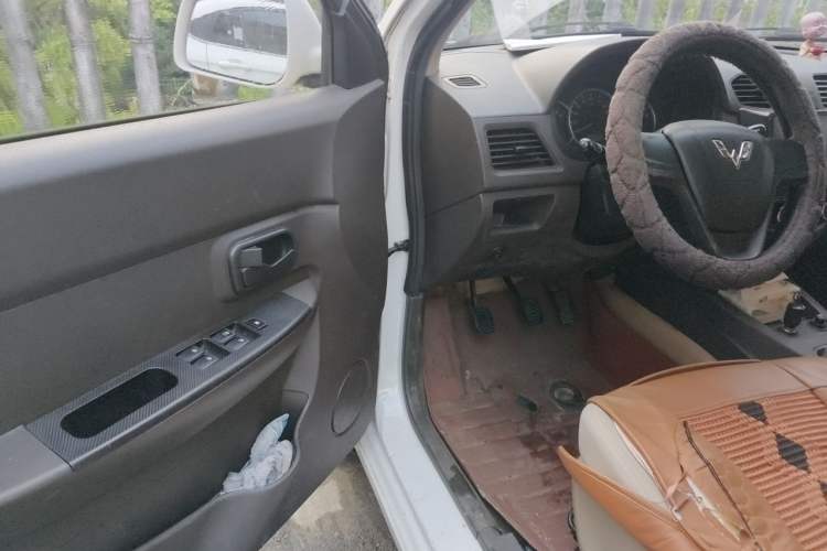 Used Wuling Hongguang 2014 1.5L S Standard Version Driver Seat