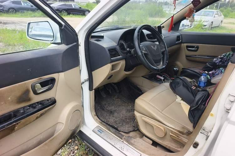 Used Wuling Hongguang 2014 1.5L S Luxury Model Driver Seat