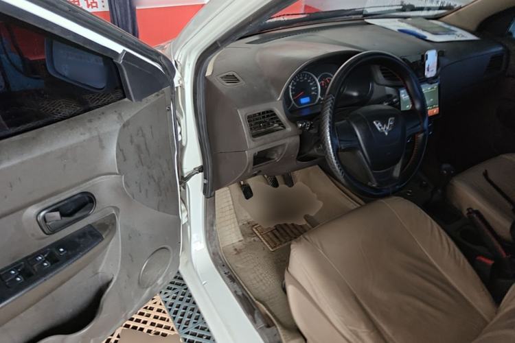 Used Wuling Hongguang 2014 1.5L S Standard Version Driver Seat