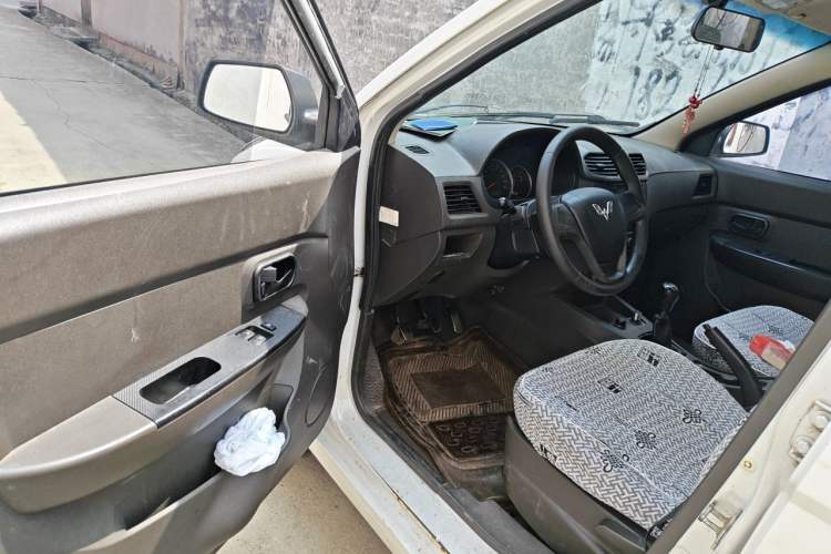 Used Wuling Hongguang 2014 1.2L Base Model China IV Driver Seat