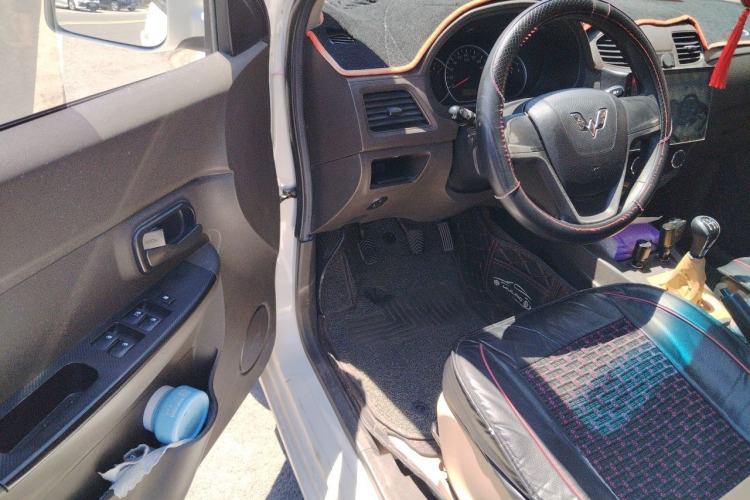 Used Wuling Hongguang 2014 1.5L S Standard Version Driver Seat