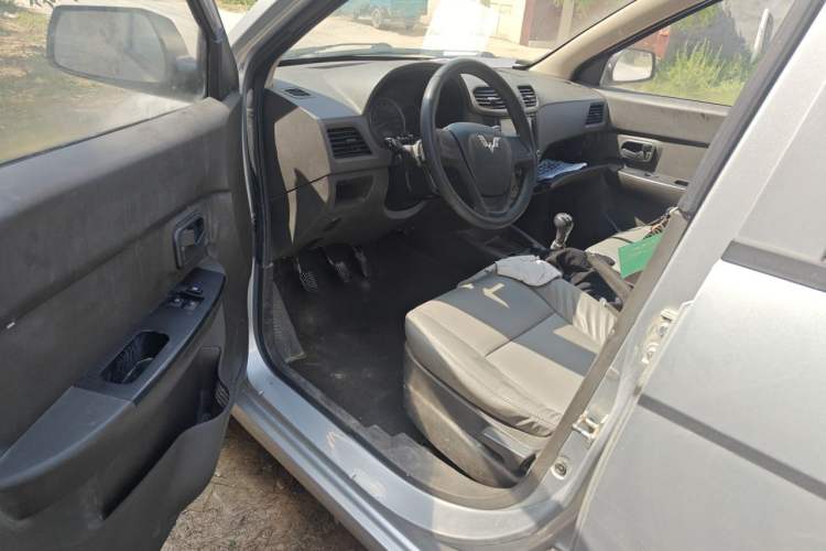 Used Wuling Hongguang 2014 1.2L Base Model China IV Driver Seat