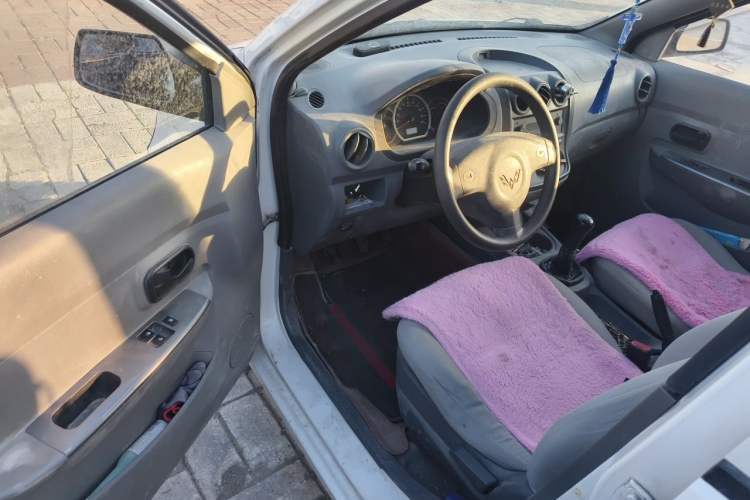 Used Wuling Hongguang 2014 1.2L Base Model China IV Driver Seat