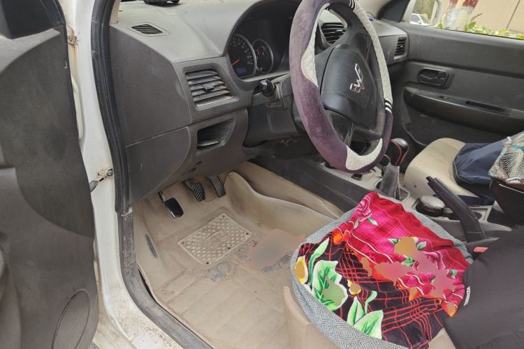 Used Wuling Hongguang 2014 1.5L S Standard Version Driver Seat